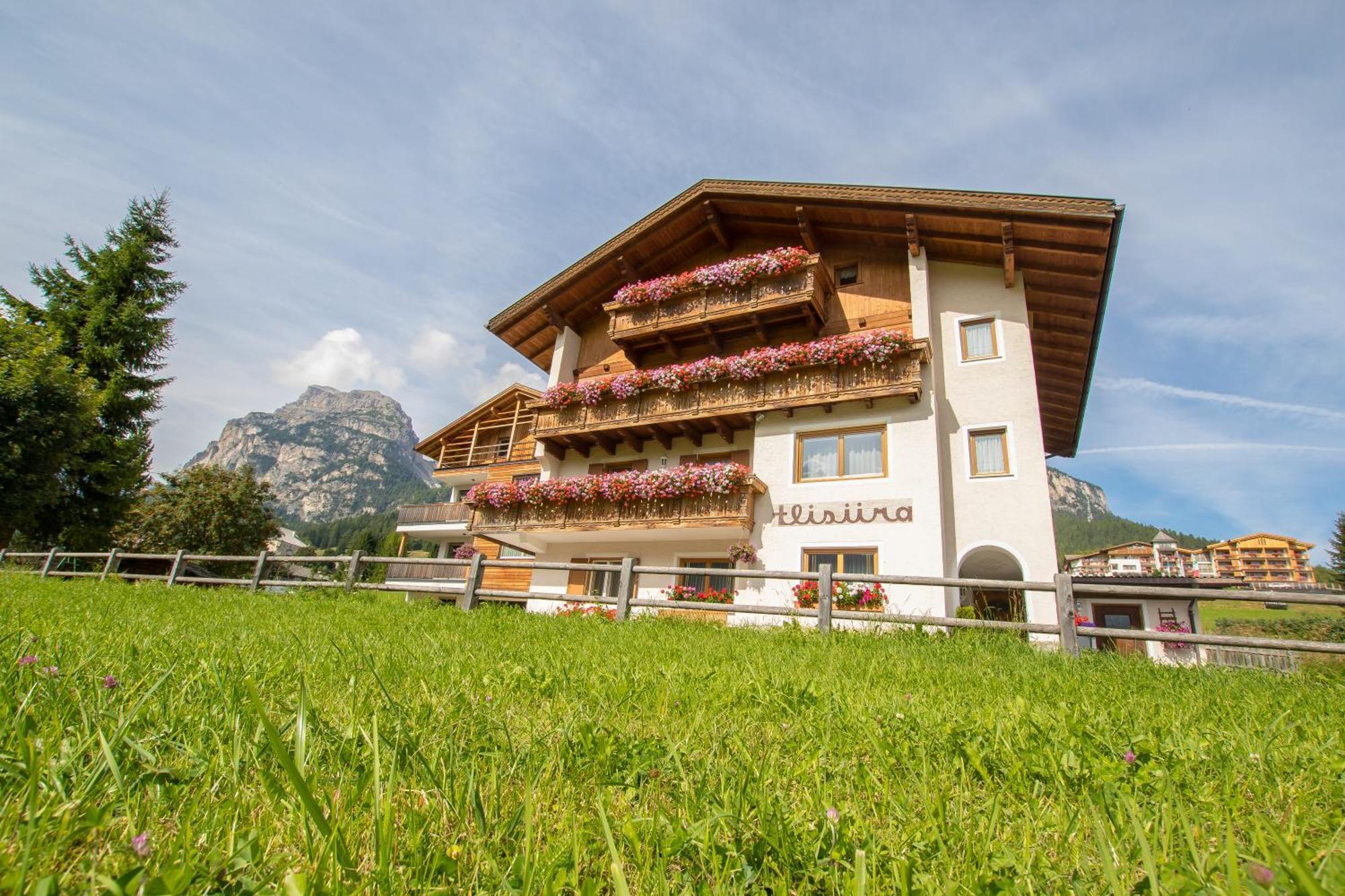 Dolomitdreams Hotel ลาวิลลา ภายนอก รูปภาพ